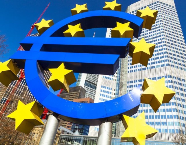 Euro holds ground as traders await Draghi