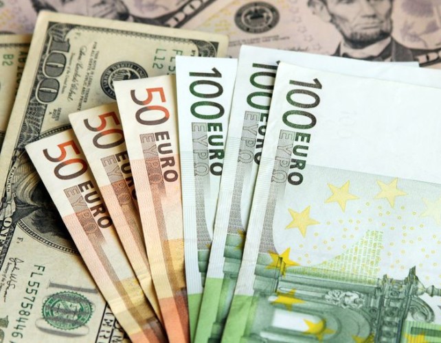 Dollar soars as euro weighed by Italy's political woes