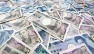 Yen attracts safe haven flows as Italian budget, Brexit concern markets